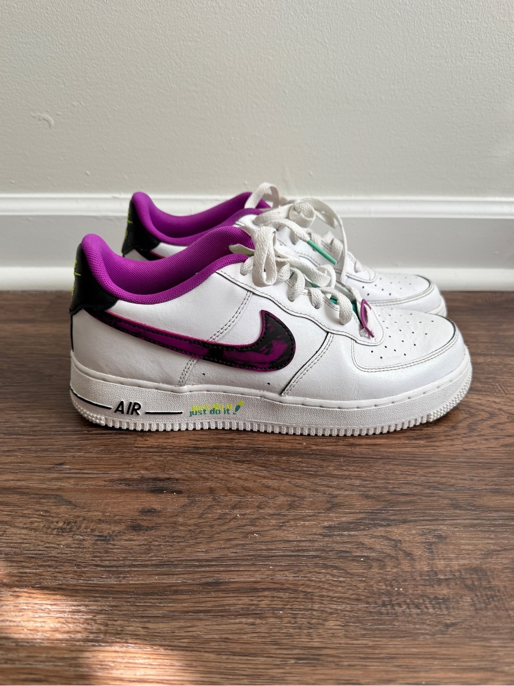 Nike Air Force 1 Low '07 LV8 Just Do It! White Vivid Purple Sneakers 7Y Youth